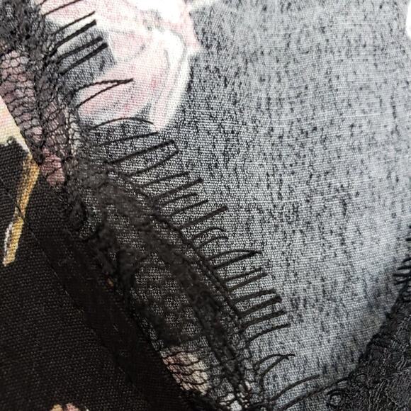 Springfield true wrap floral print v-neck with eyelash lace trim blouse size 6 - Picture 4 of 12